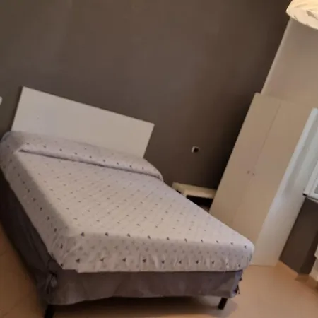 ゲストハウス New Life カッラーラ